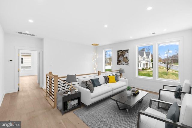 719 MEADOW LN SW, Vienna, VA 22180