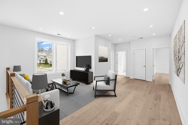 719 MEADOW LN SW, Vienna, VA 22180