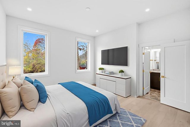 719 MEADOW LN SW, Vienna, VA 22180