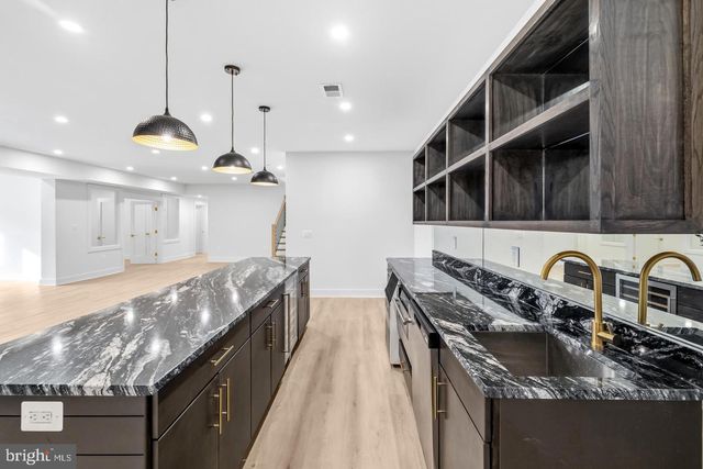 719 MEADOW LN SW, Vienna, VA 22180