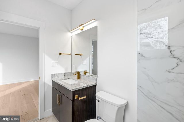 719 MEADOW LN SW, Vienna, VA 22180