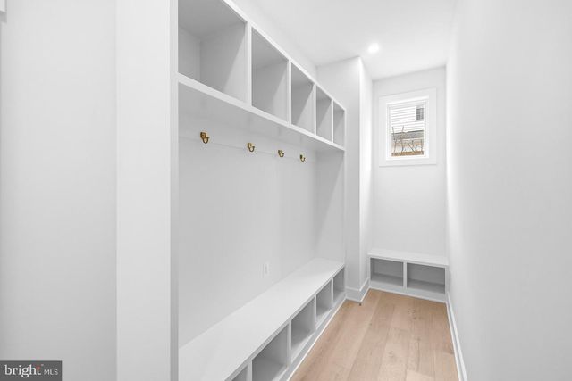 719 MEADOW LN SW, Vienna, VA 22180