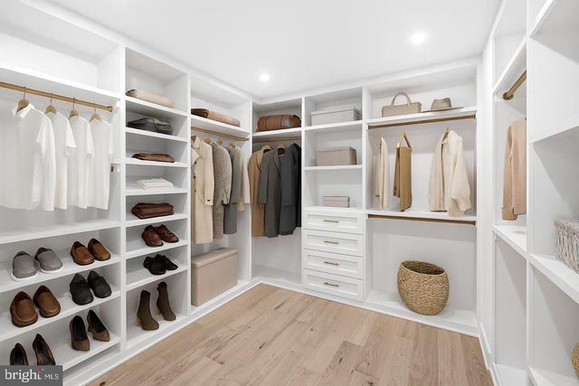 719 MEADOW LN SW, Vienna, VA 22180