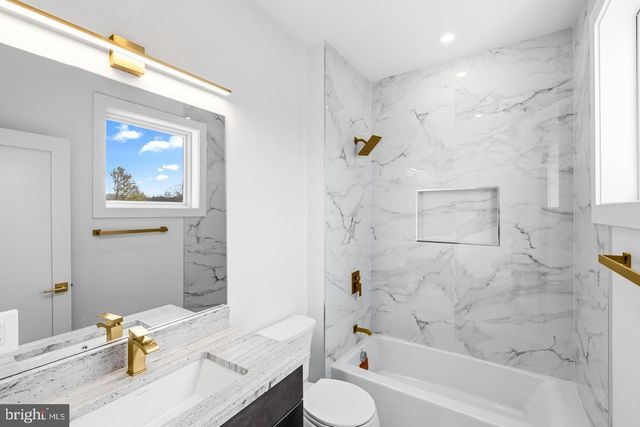 719 MEADOW LN SW, Vienna, VA 22180