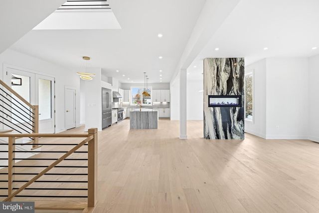 719 MEADOW LN SW, Vienna, VA 22180