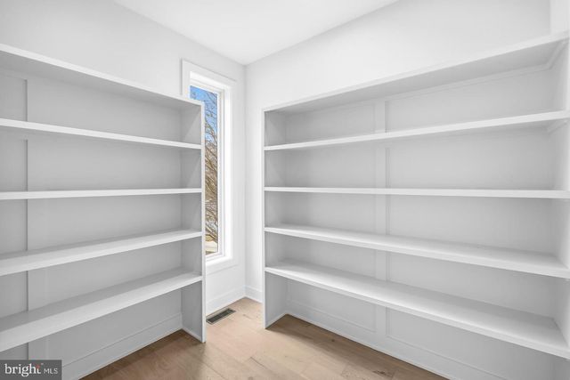 719 MEADOW LN SW, Vienna, VA 22180