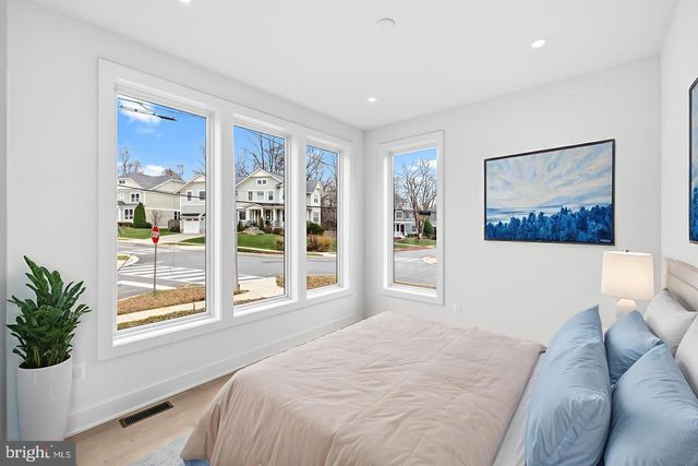 719 MEADOW LN SW, Vienna, VA 22180