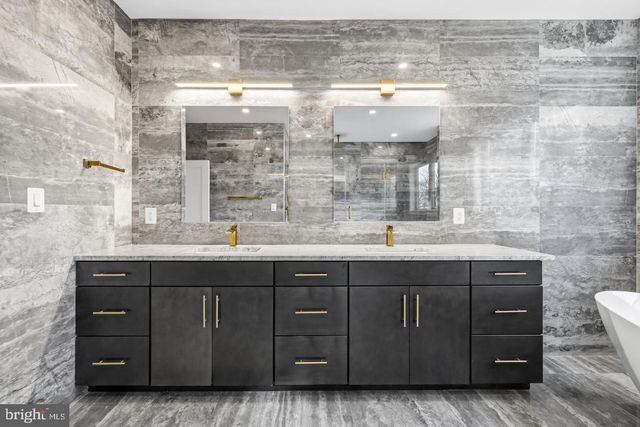 719 MEADOW LN SW, Vienna, VA 22180