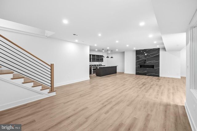 719 MEADOW LN SW, Vienna, VA 22180