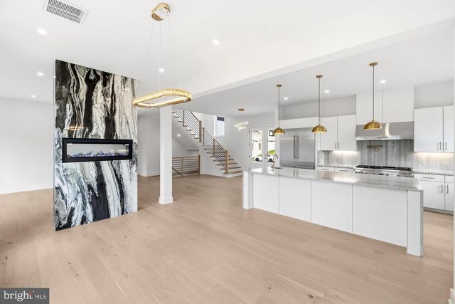 719 MEADOW LN SW, Vienna, VA 22180