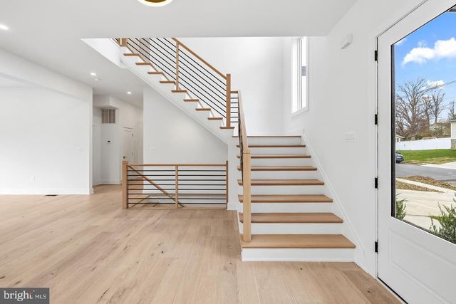 719 MEADOW LN SW, Vienna, VA 22180