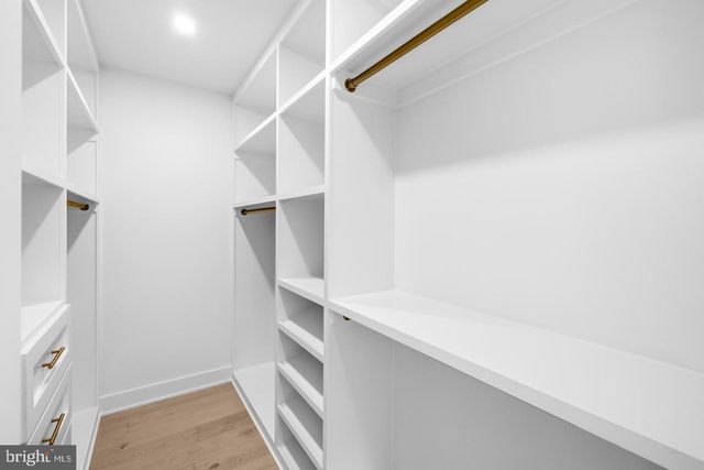 719 MEADOW LN SW, Vienna, VA 22180