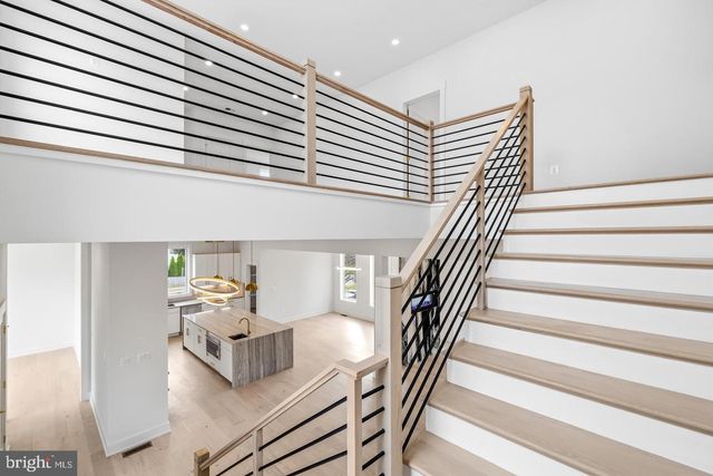 719 MEADOW LN SW, Vienna, VA 22180