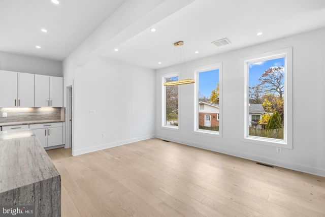 719 MEADOW LN SW, Vienna, VA 22180