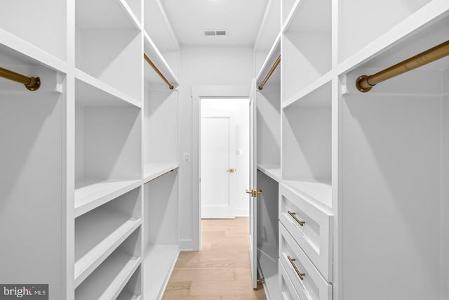 719 MEADOW LN SW, Vienna, VA 22180