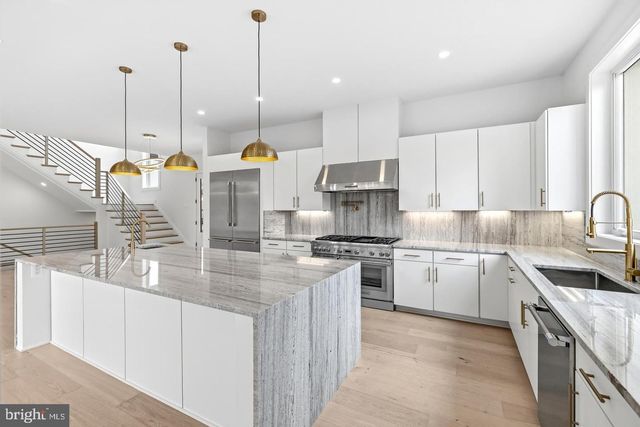 719 MEADOW LN SW, Vienna, VA 22180