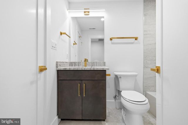 719 MEADOW LN SW, Vienna, VA 22180