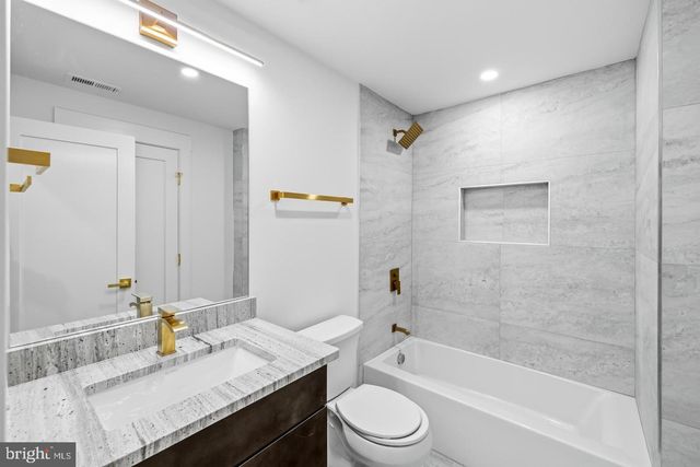 719 MEADOW LN SW, Vienna, VA 22180