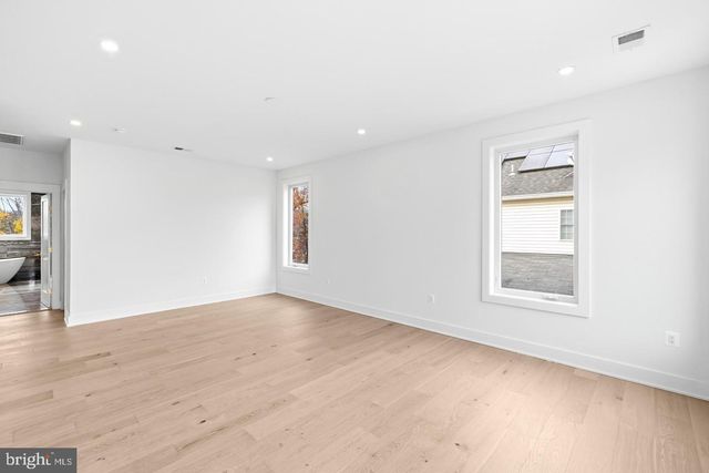 719 MEADOW LN SW, Vienna, VA 22180