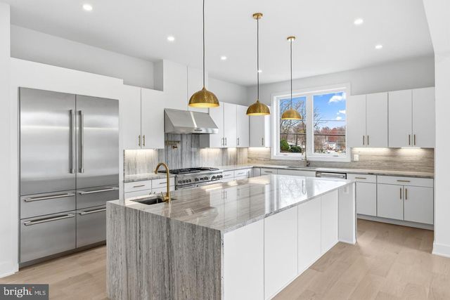 719 MEADOW LN SW, Vienna, VA 22180