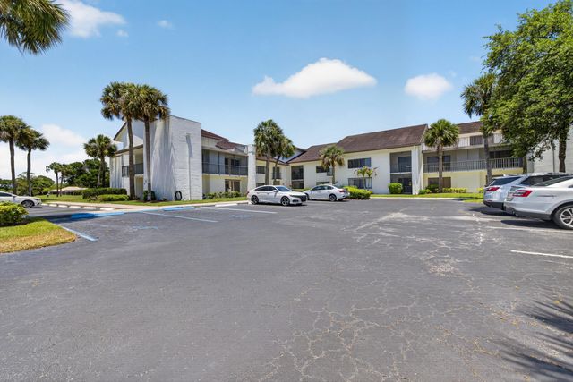 3500 Twin Lakes Terrace 202, Fort Pierce, FL 34951