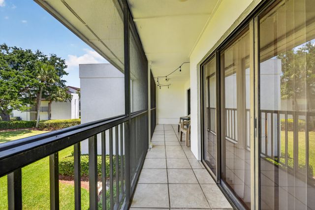 3500 Twin Lakes Terrace 202, Fort Pierce, FL 34951