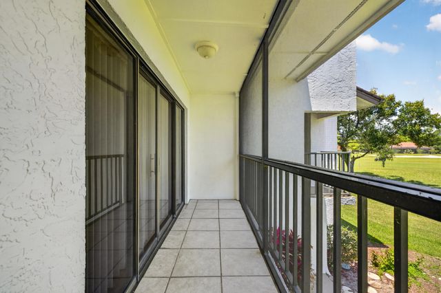 3500 Twin Lakes Terrace 202, Fort Pierce, FL 34951