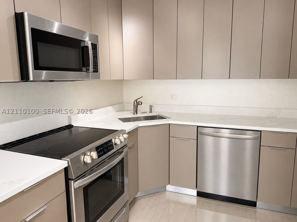 2420 SE 17th Cswy 207C, Fort Lauderdale, FL 33316