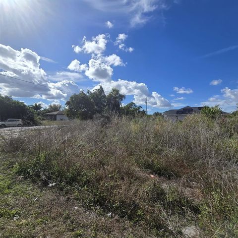 2804 E 11TH STREET, Lehigh Acres, FL 33972