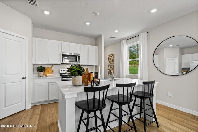 210 BRAZIL NUT Circle, Jacksonville, FL 32218