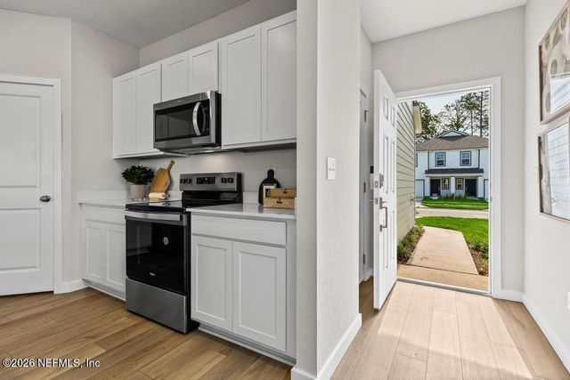210 BRAZIL NUT Circle, Jacksonville, FL 32218