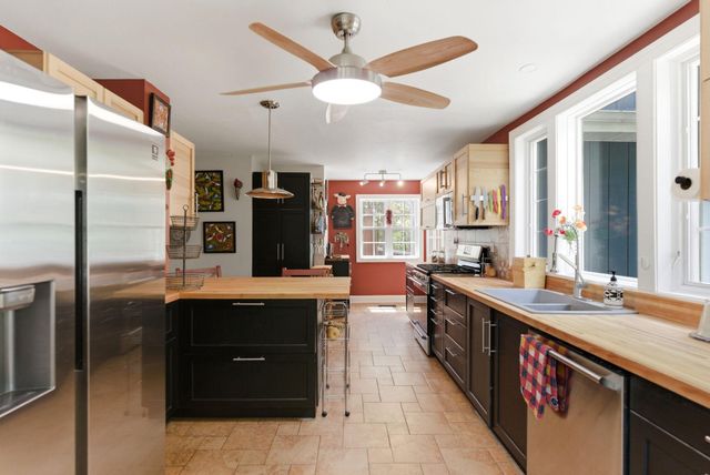500 LARGENT HEIGHTS LN, Great Cacapon, WV 25422