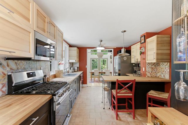 500 LARGENT HEIGHTS LN, Great Cacapon, WV 25422
