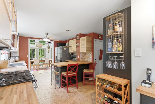 500 LARGENT HEIGHTS LN, Great Cacapon, WV 25422