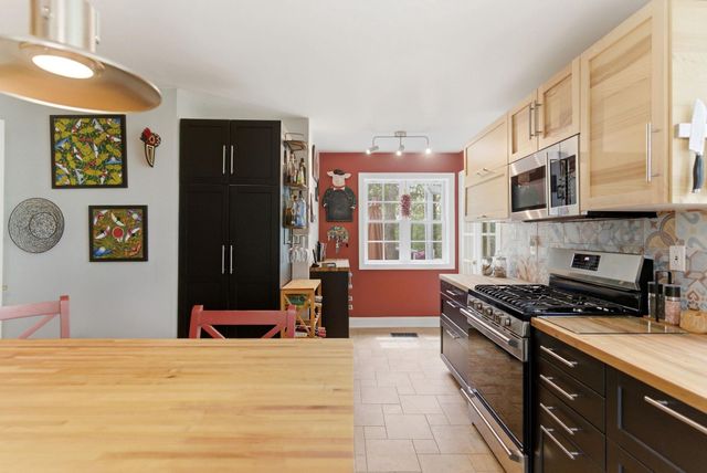 500 LARGENT HEIGHTS LN, Great Cacapon, WV 25422