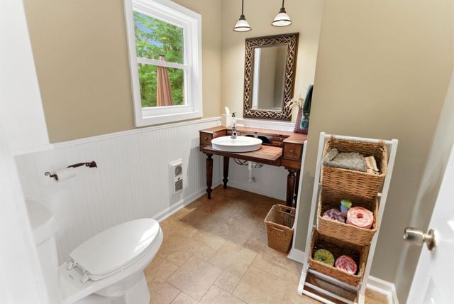 500 LARGENT HEIGHTS LN, Great Cacapon, WV 25422