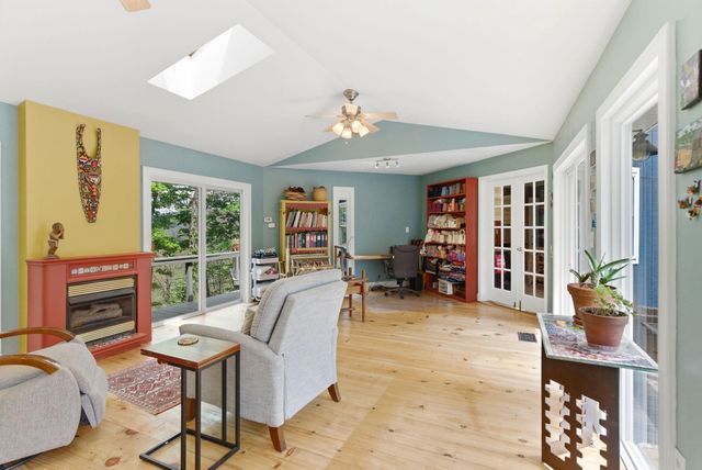 500 LARGENT HEIGHTS LN, Great Cacapon, WV 25422