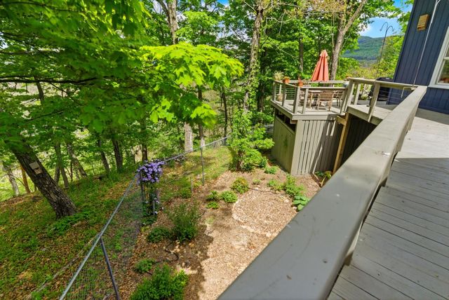 500 LARGENT HEIGHTS LN, Great Cacapon, WV 25422