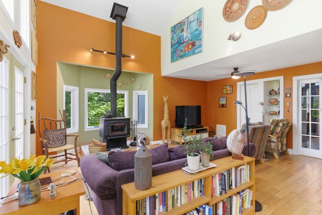 500 LARGENT HEIGHTS LN, Great Cacapon, WV 25422