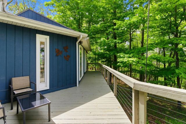 500 LARGENT HEIGHTS LN, Great Cacapon, WV 25422