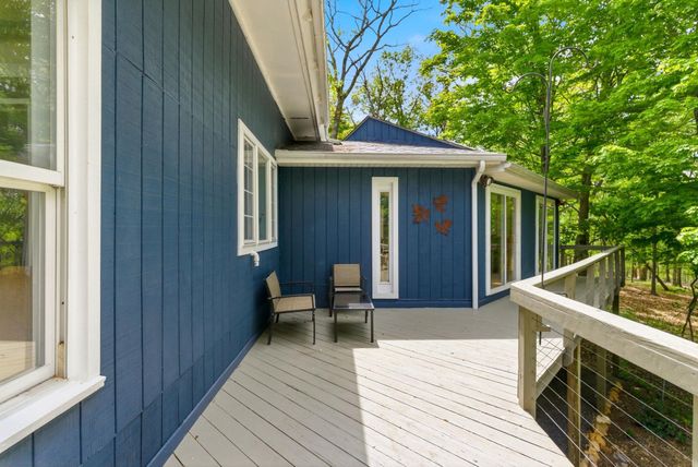 500 LARGENT HEIGHTS LN, Great Cacapon, WV 25422