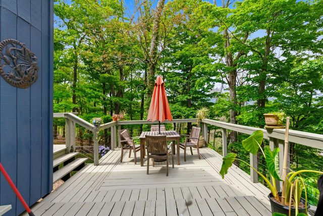 500 LARGENT HEIGHTS LN, Great Cacapon, WV 25422