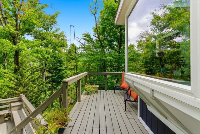 500 LARGENT HEIGHTS LN, Great Cacapon, WV 25422