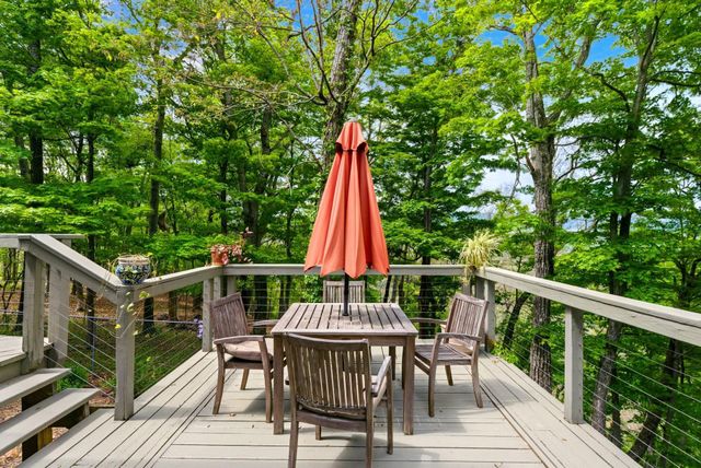 500 LARGENT HEIGHTS LN, Great Cacapon, WV 25422