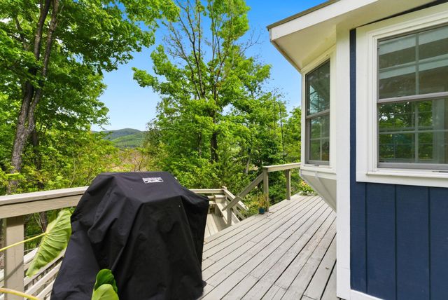 500 LARGENT HEIGHTS LN, Great Cacapon, WV 25422