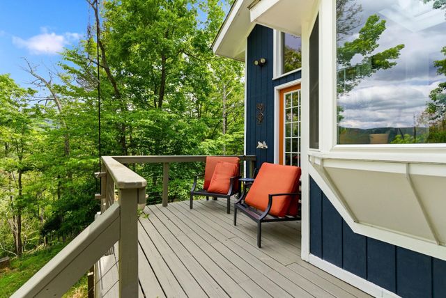 500 LARGENT HEIGHTS LN, Great Cacapon, WV 25422