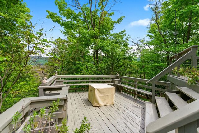 500 LARGENT HEIGHTS LN, Great Cacapon, WV 25422