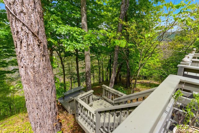 500 LARGENT HEIGHTS LN, Great Cacapon, WV 25422