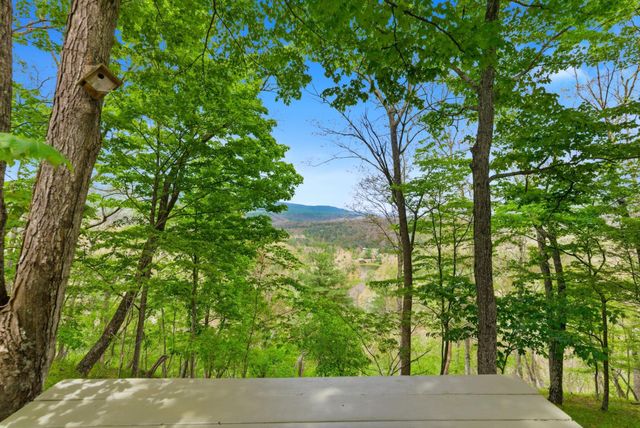 500 LARGENT HEIGHTS LN, Great Cacapon, WV 25422