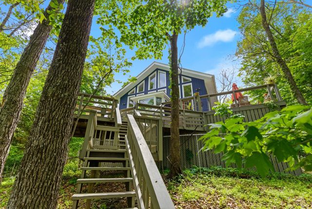 500 LARGENT HEIGHTS LN, Great Cacapon, WV 25422